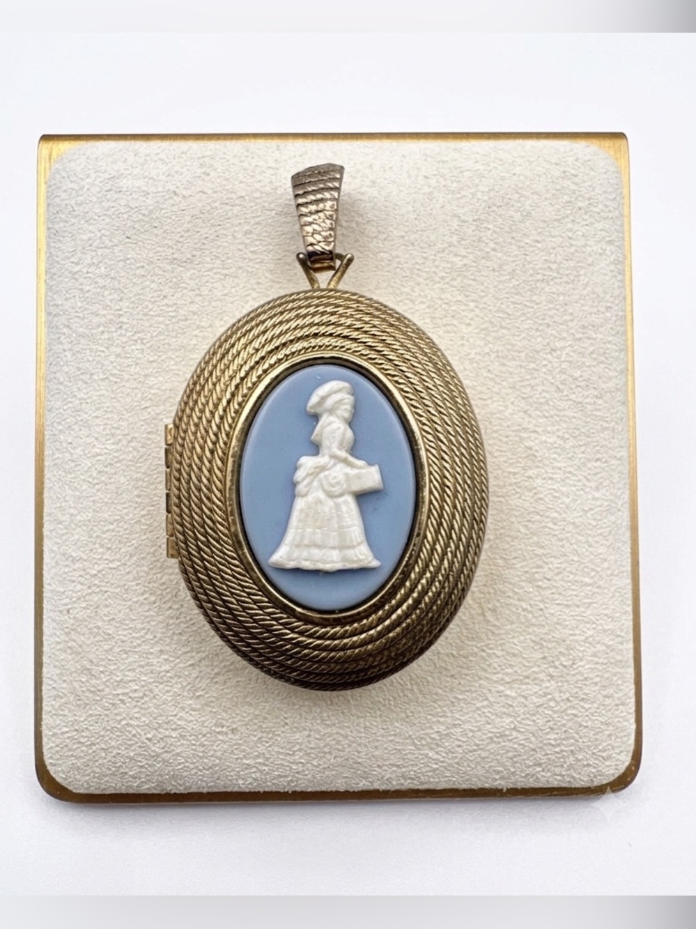 Vintage Victorian Style Blue & Ivory Cameo Photo Locket Pendant Gold Tone
